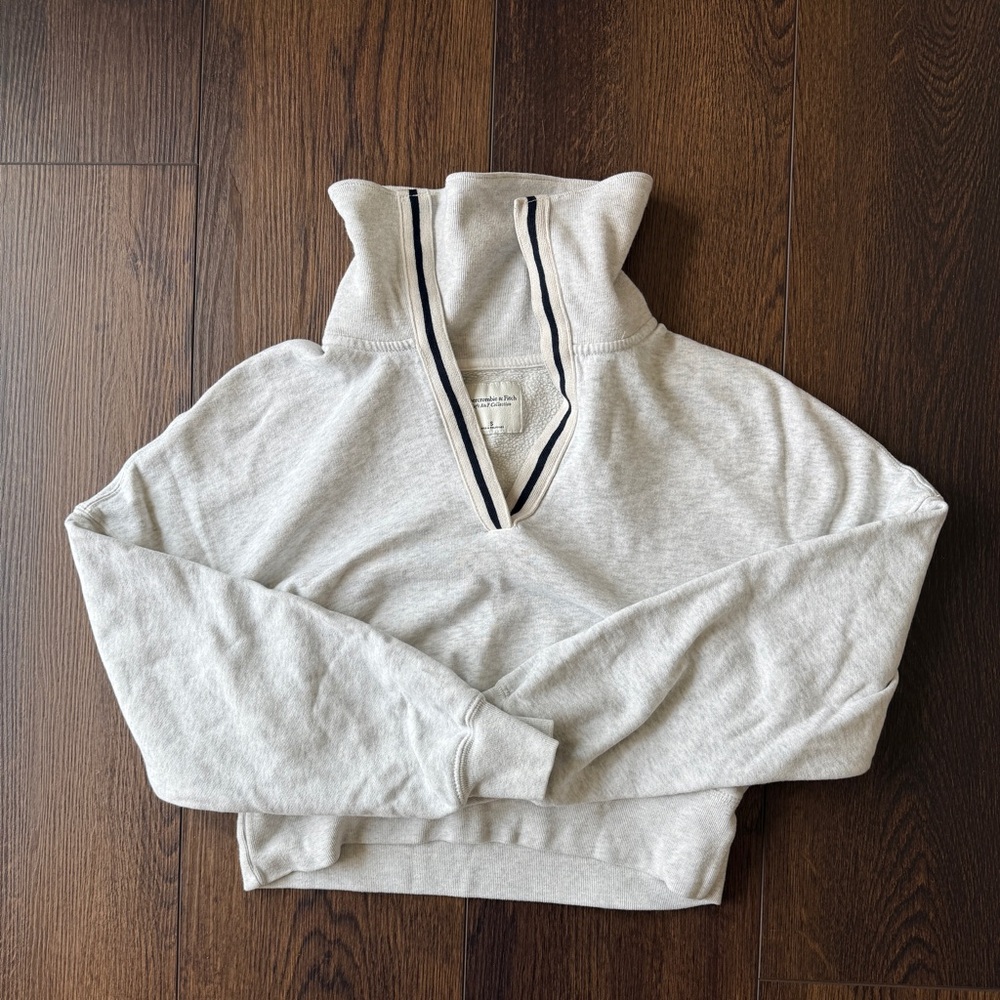 Abercrombie & Fitch Light Gray Sweatshirt Sz S